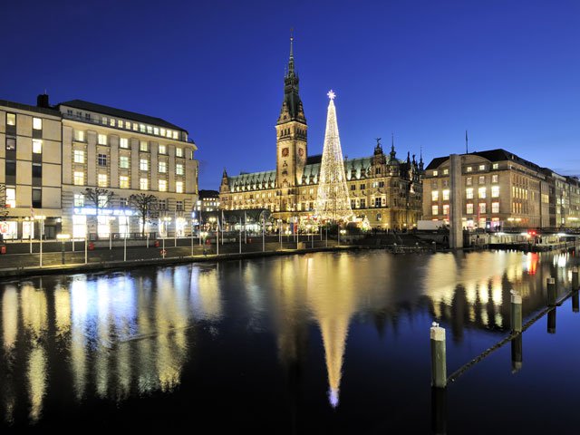 Der Passagiertransport mit dem Van von Serbien nach Hamburg von Tür zu Tür...